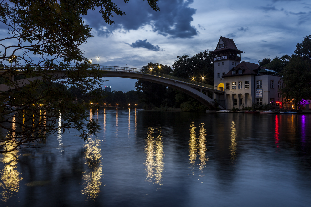 Insel der Jugend bei Nacht