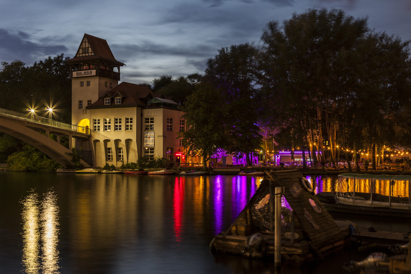 Strandbar - Insel der Jugend bei Nacht