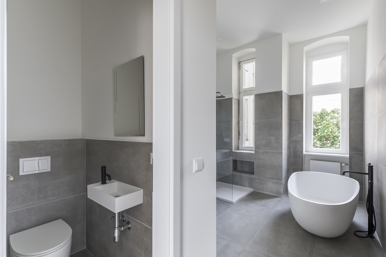 Berliner Altbau mit modernem sanierten Badezimmer